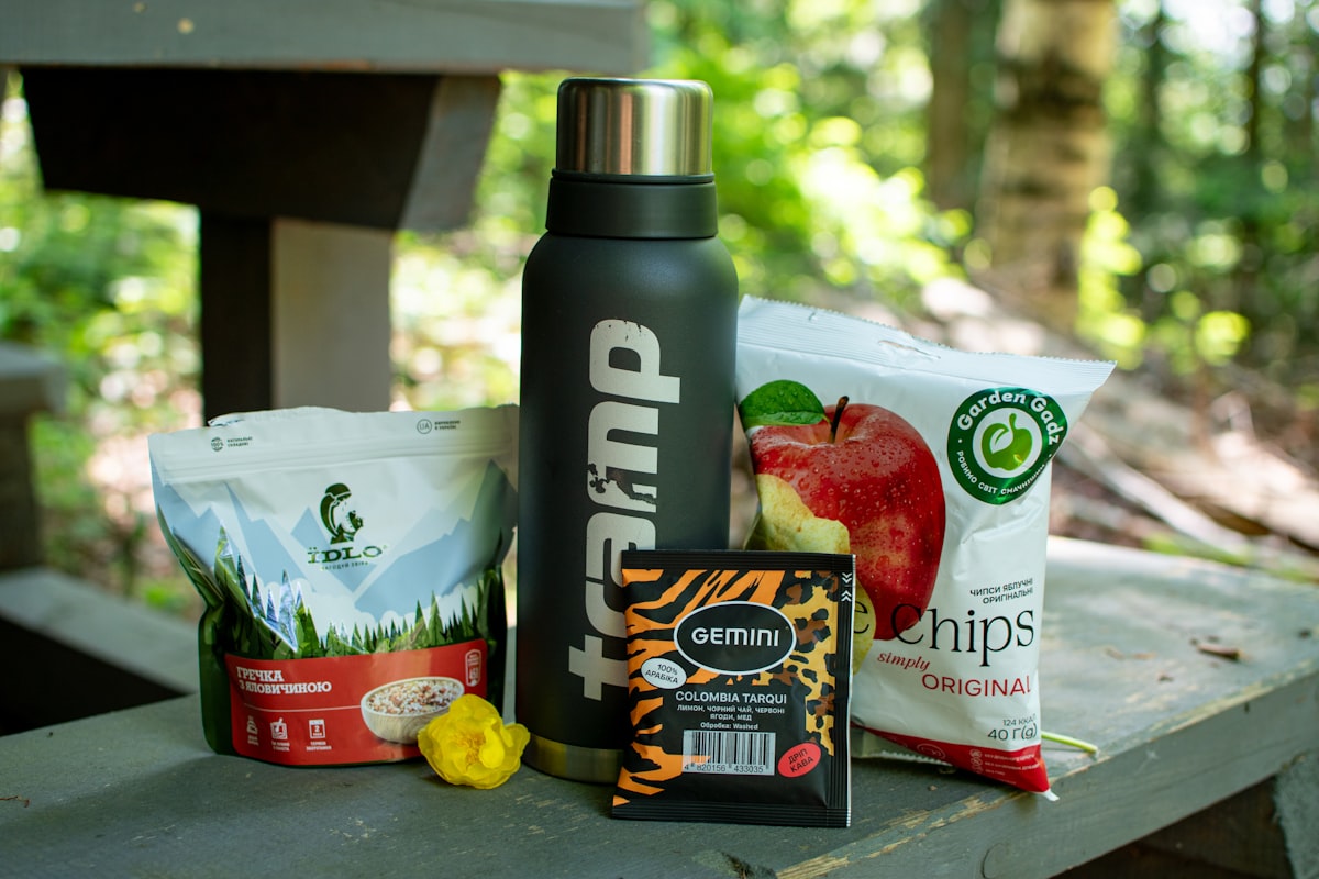 Homme sportif avec alimentation équilibrée